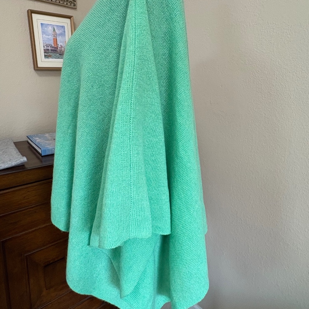 ALASHAN 100% Cashmere Poncho Sweater Spring Green One Size Soft Luxury Knit Wrap